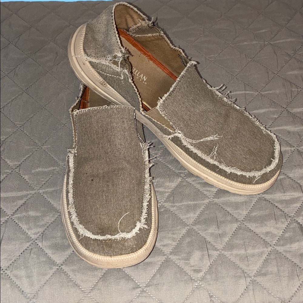 Magellan Outdoors Men's Frayed Gray/Tan Slip-Ons